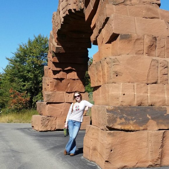 Meet your Posher, Jessica - Picture 2 of 3